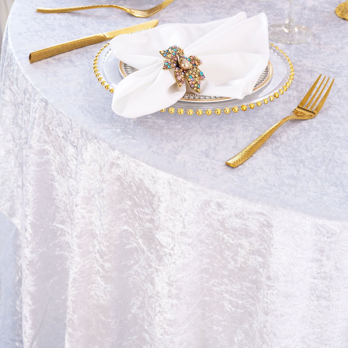 Round Crushed Velvet Tablecloth 132 White