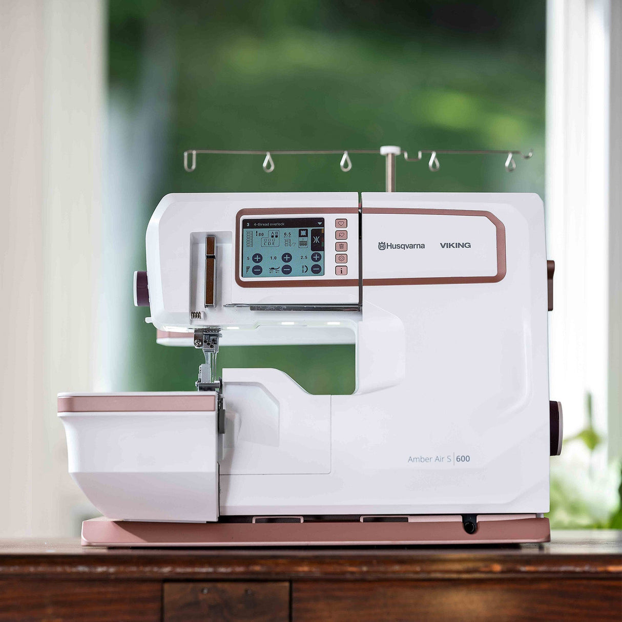 Husqvarna Viking Amber Air S 600 Coverlock Machine - Overlock Serger, Color Touchscreen, One-Touch Electronic Air Threading, 26 Stitches (1 Unit)