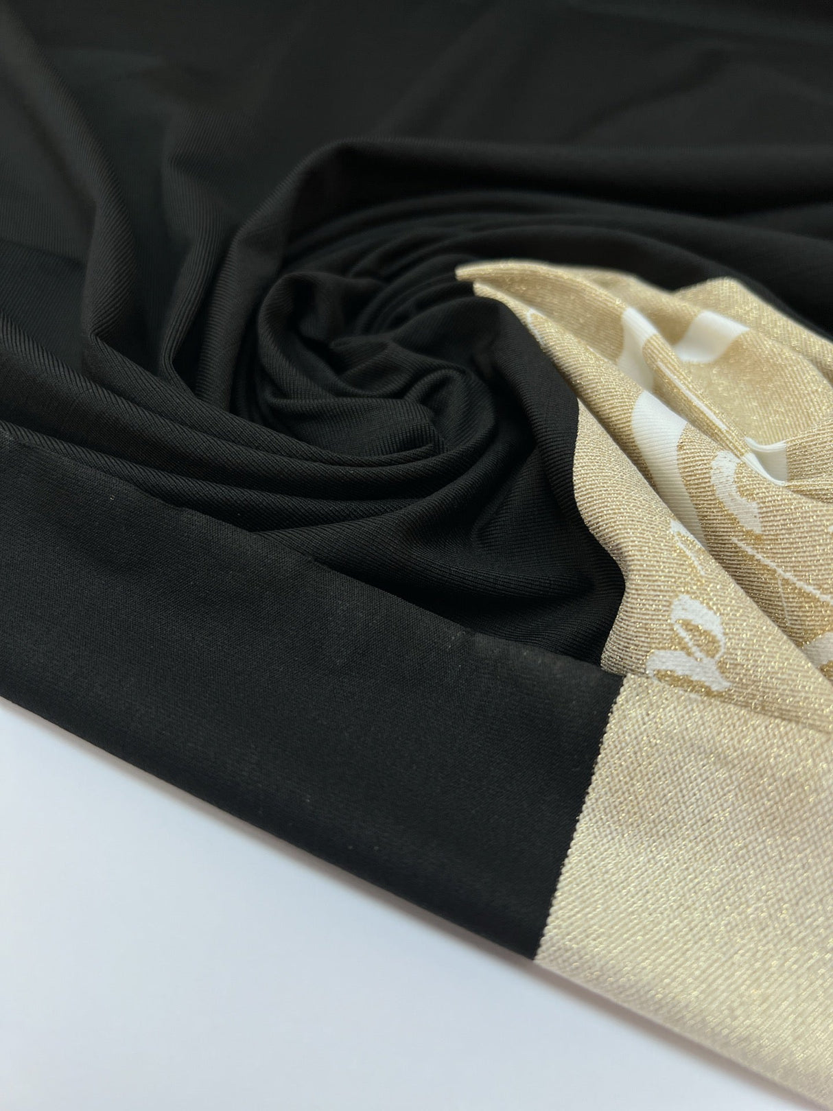 Black-Golden Stretch Knitted Blend