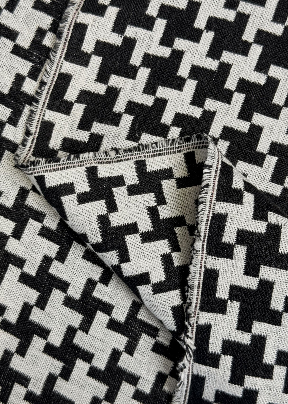 Linen Windmill Interwoven Black Off-White