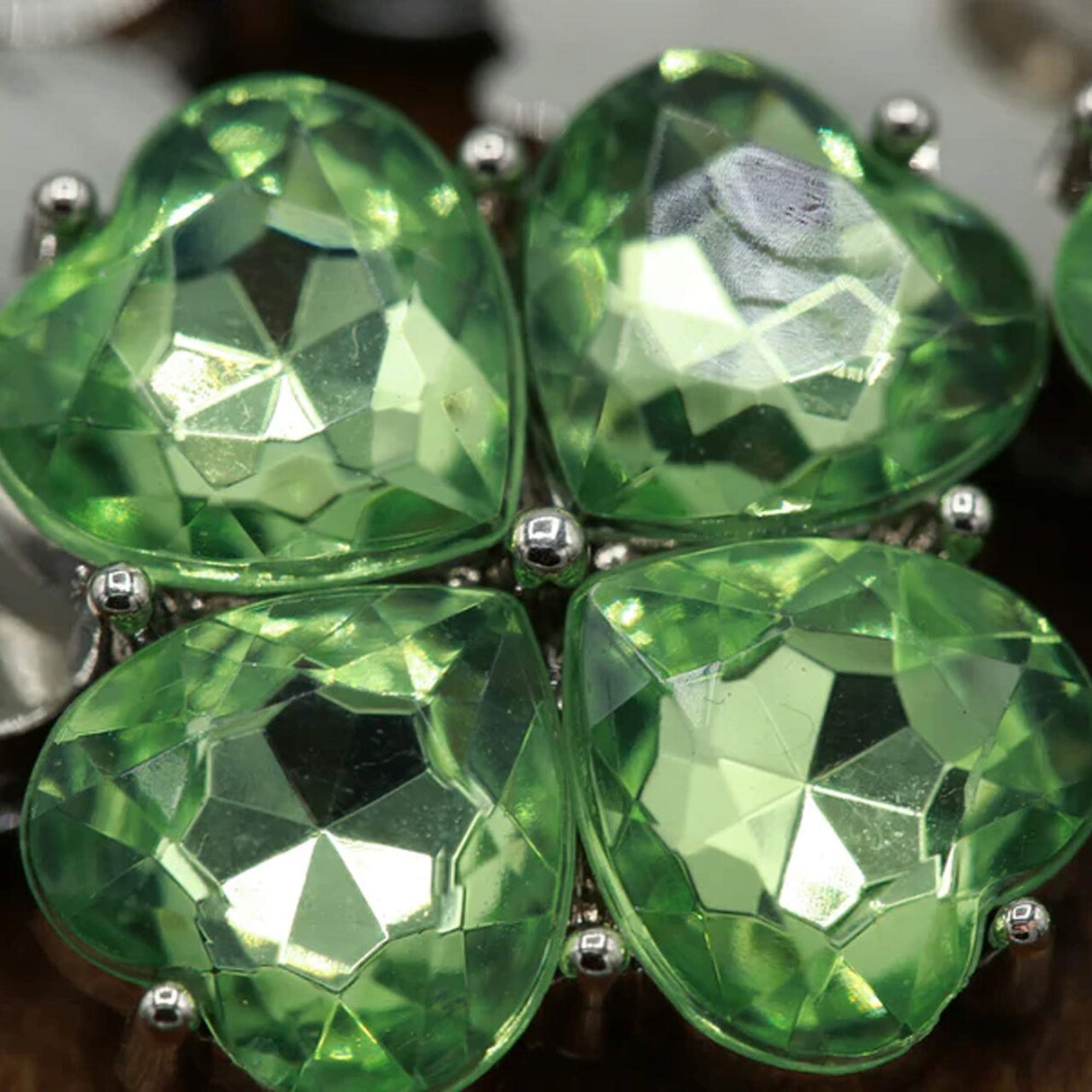 4 Pieces Green Acrylic Flower Buttons 15/16 Inch