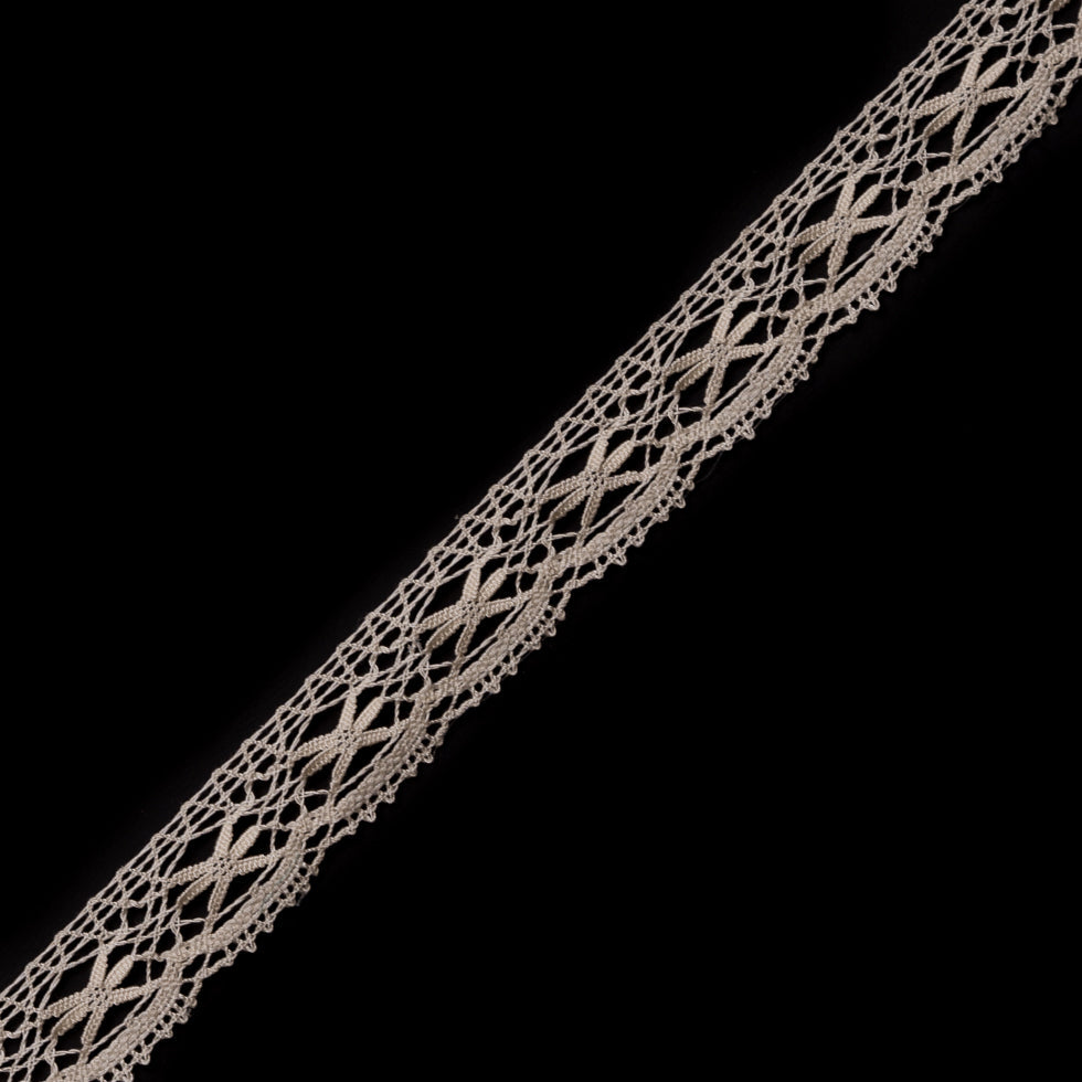 Ivory Crochet Trim with Scalloped Edges - 0.75"
