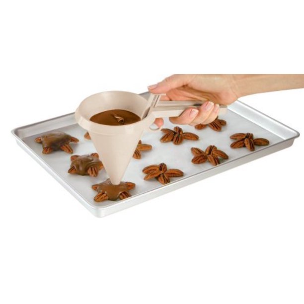 Wilton Easy Pour Funnel, 4" x 5"