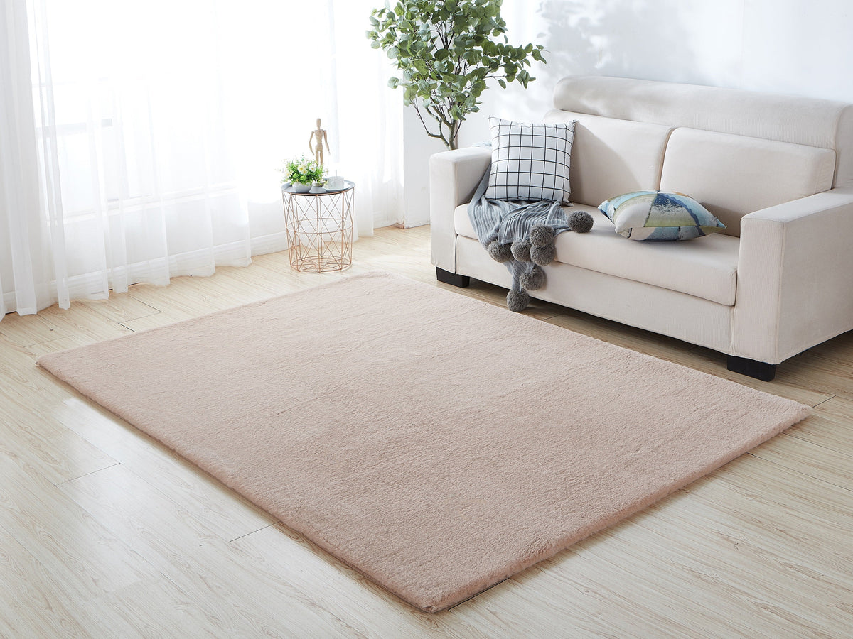 Machine-Made Faux Fur Rug for Opulent Indoor Comfort and Style