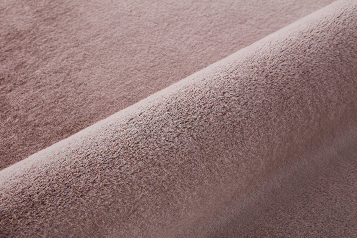 Machine-Made Faux Fur Rug for Opulent Indoor Comfort and Style