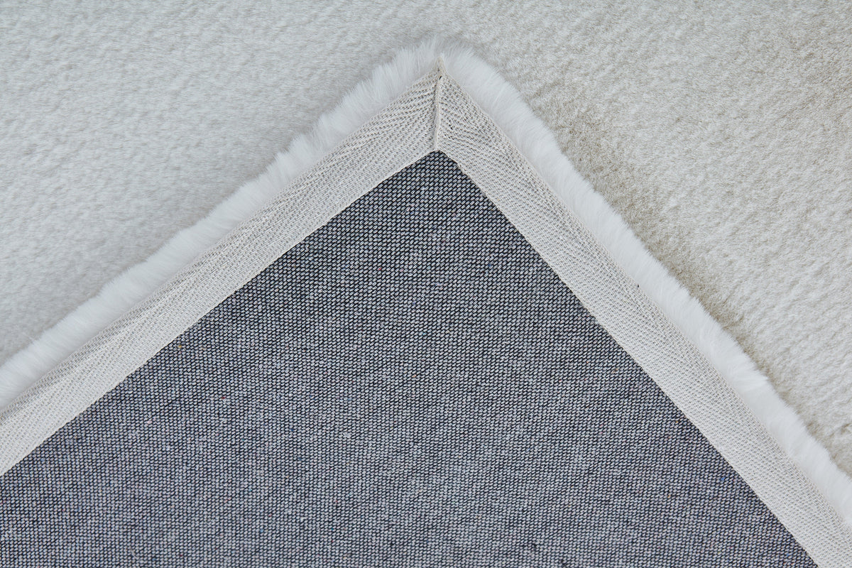 Machine-Made Faux Fur Rug for Opulent Indoor Comfort and Style