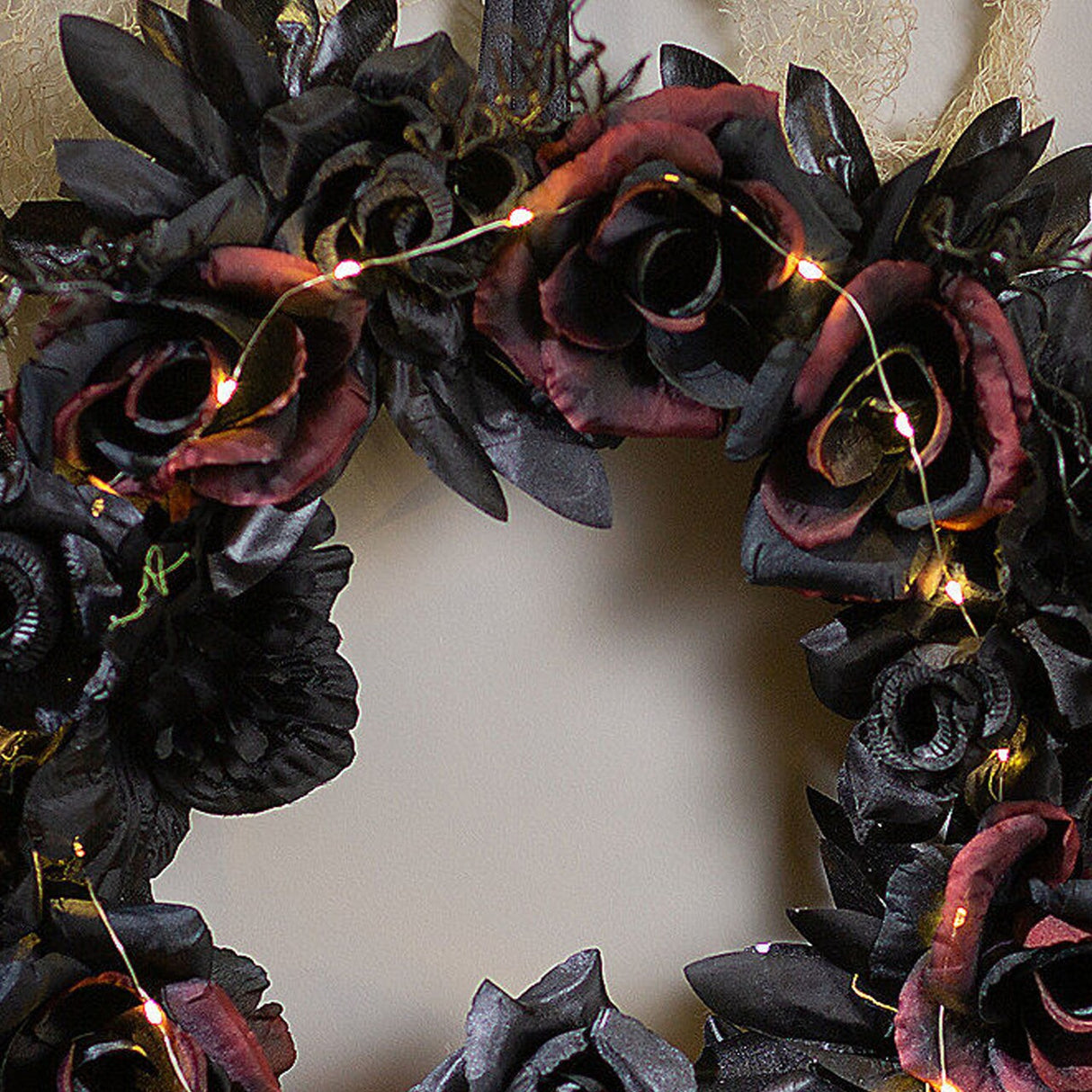 Light Up Dead Roses & Skull Halloween Wreath Decoration 23 1/2"