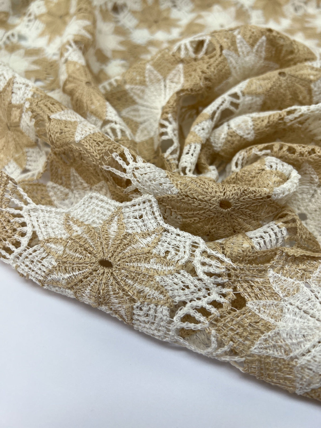 Polyamide Macramé Floral White-Beige