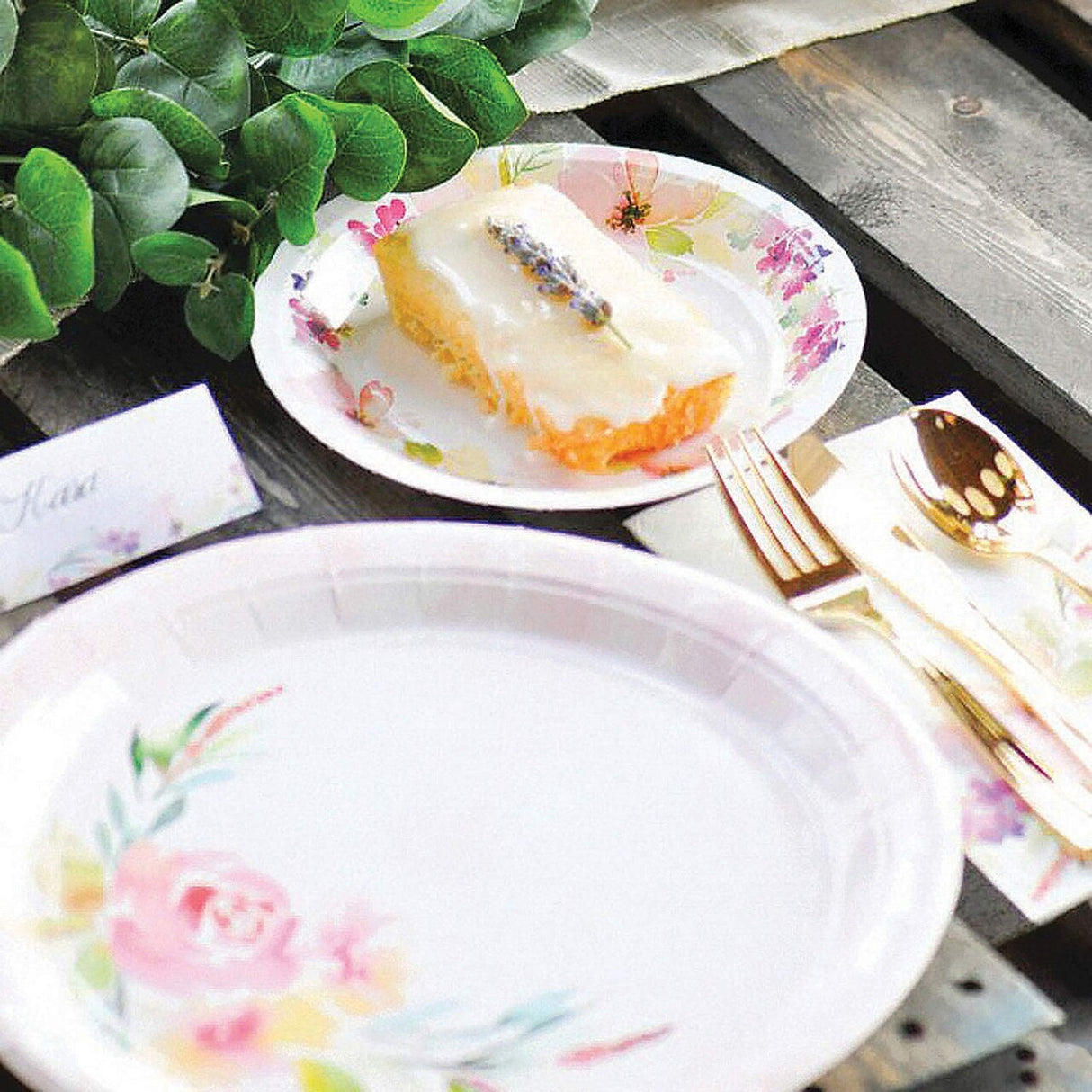 8 Ct. New Year’s Eve Party Sparkling Diamond Geometric Paper Dinner Plates