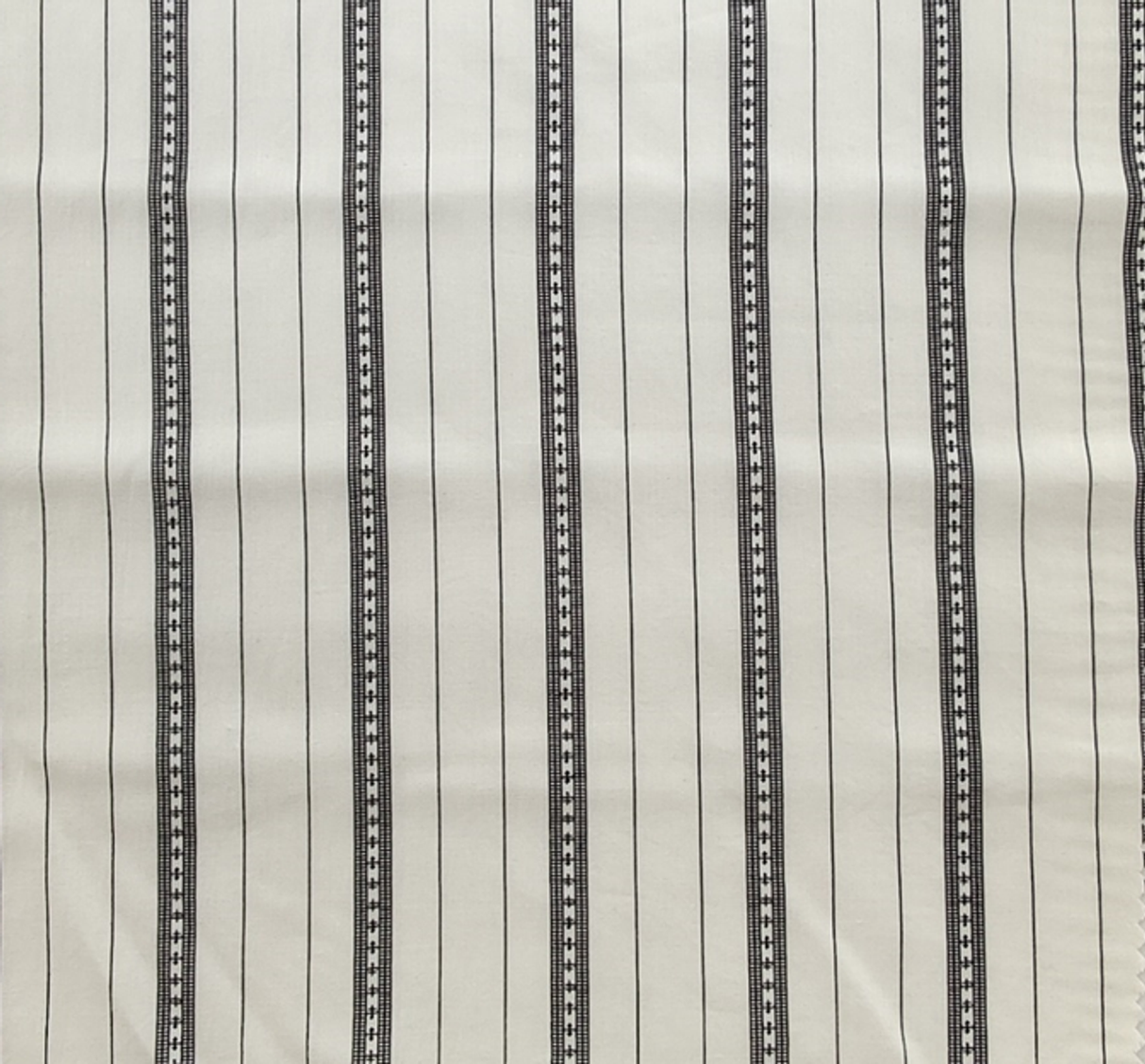 1 Yard Rayon Poplin Fabric Ivory And Black Elegant Apparel Material 54/55 Inches Width