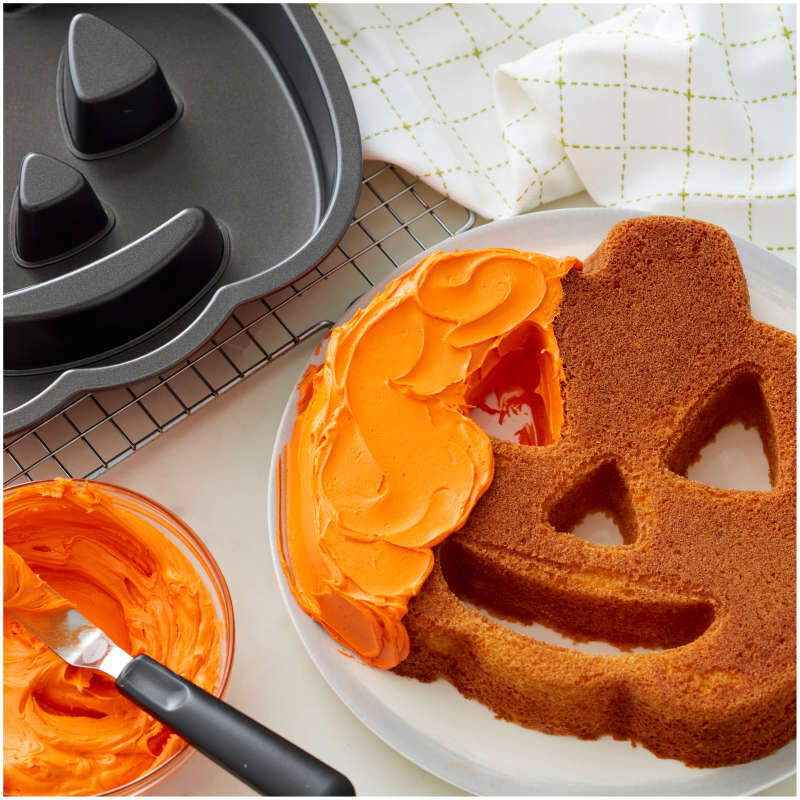 Wilton Halloween Non-Stick Pumpkin-Shaped Fluted Cake Pan, 11 x 10-Inch