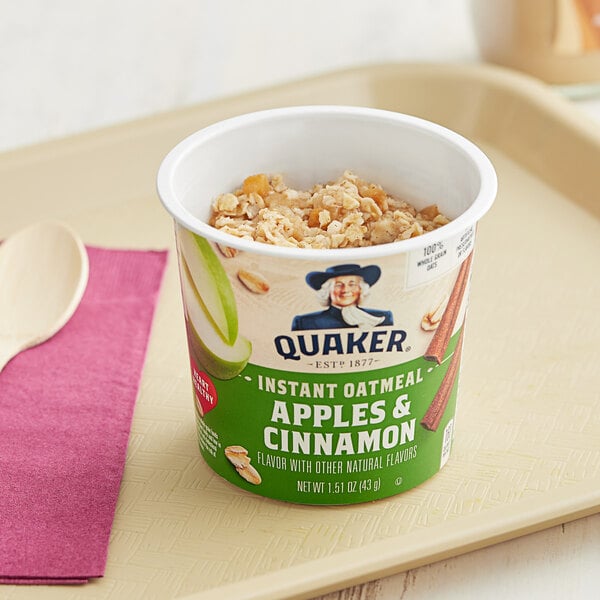 Quaker Apples and Cinnamon Instant Oatmeal Cup 1.51 oz. - 24/Case