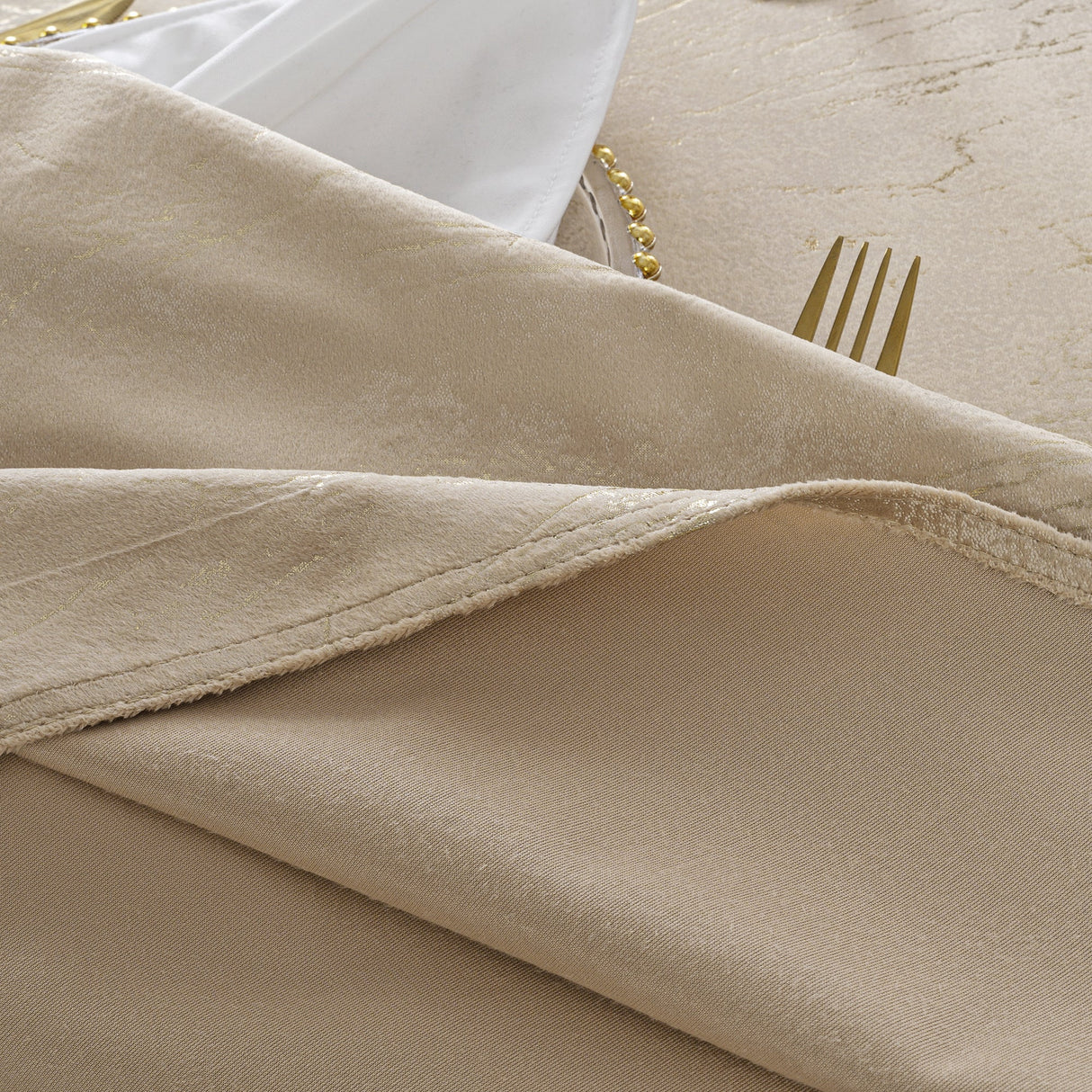 Rectangular Holland Velvet Tablecloth 90x156 Champagne