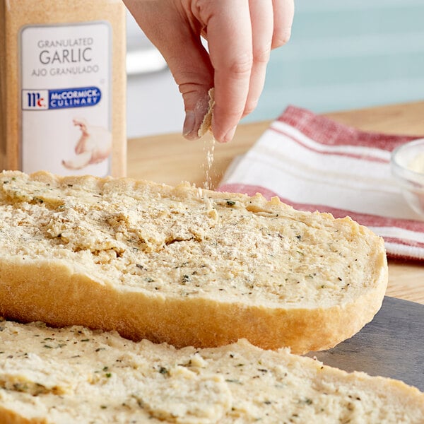 McCormick Culinary Granulated Garlic 26 oz. - 6/Case