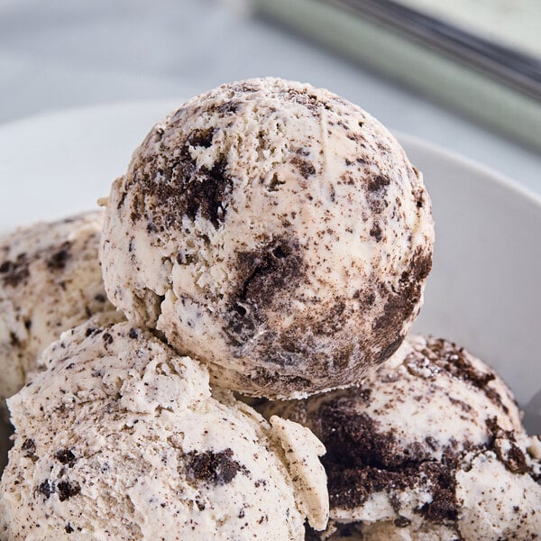 Tillamook Cookies and Cream Premium Ice Cream with 13.5% Butterfat 3 Gallon