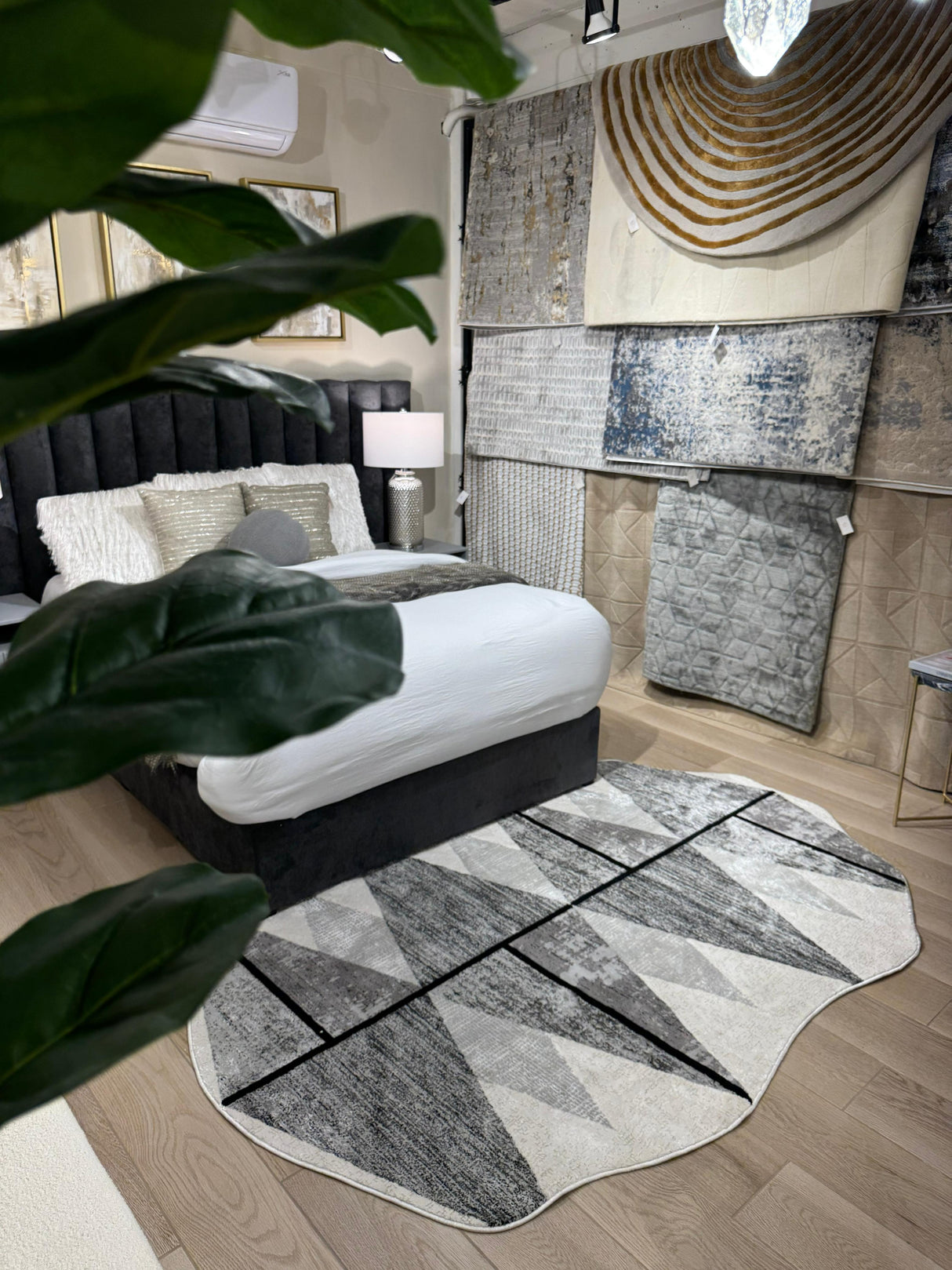 Z327A Polyester Area Rug - Silver-Toned With Charcoal Patterns And Bold Irregular Black Geometric Detailing, Black (5' 3" X 7' 6", 7' 9" X 10' 5")