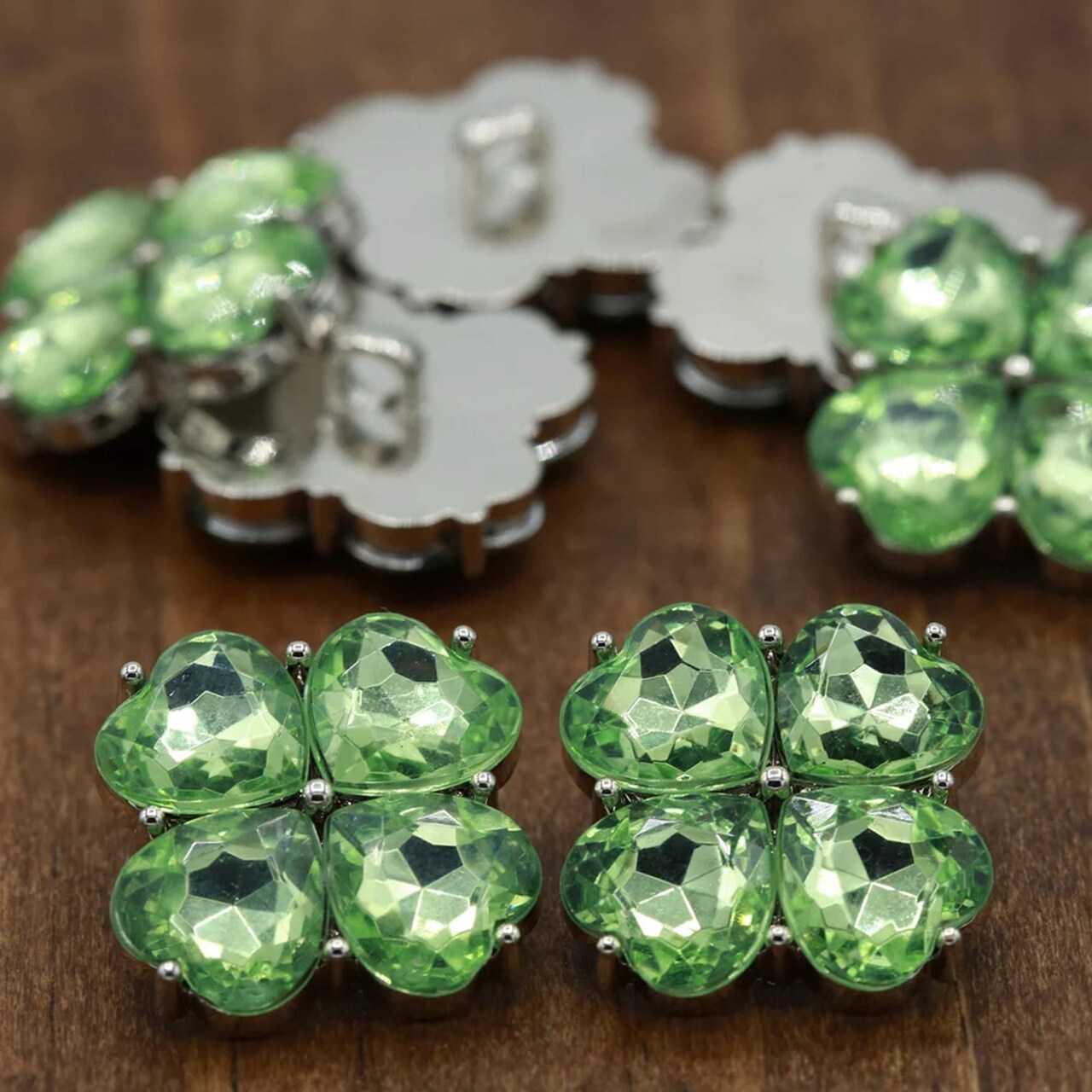 4 Pieces Green Acrylic Flower Buttons 15/16 Inch