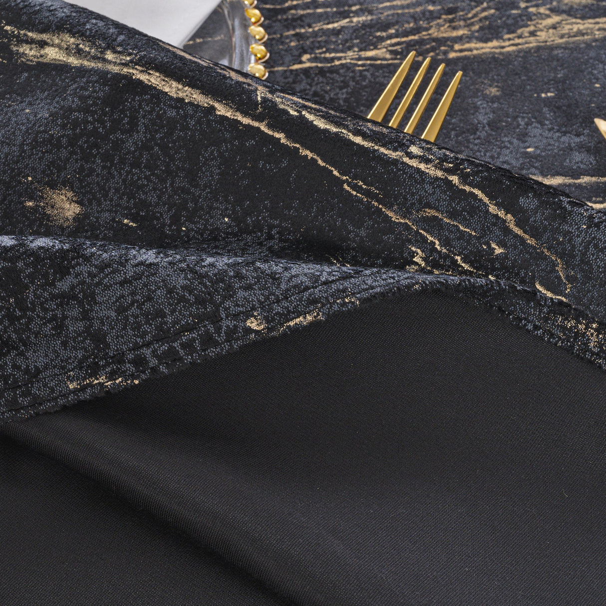 Round Velvet Tablecloth 132" Black