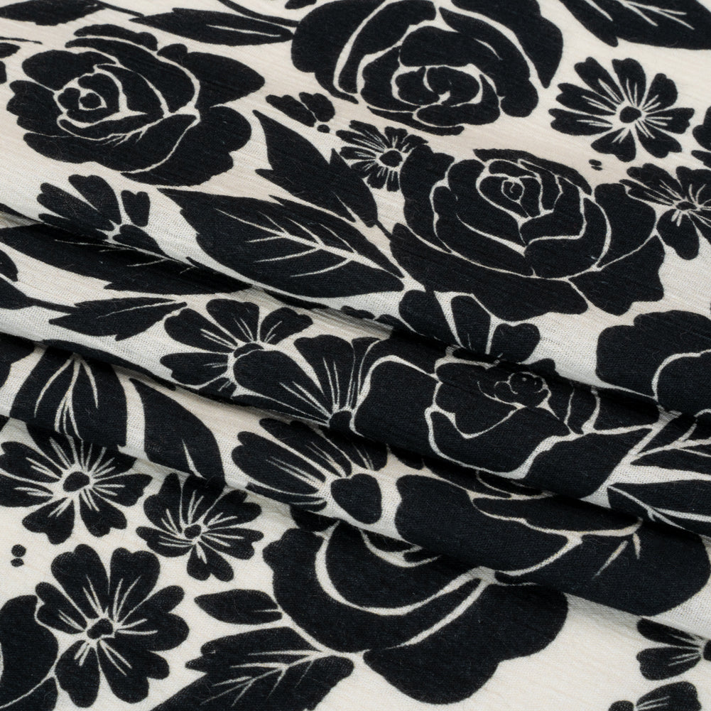 Crinkled Cotton Gauze Panel - Black and White Roses - Mood Exclusive Mounting Roses Print