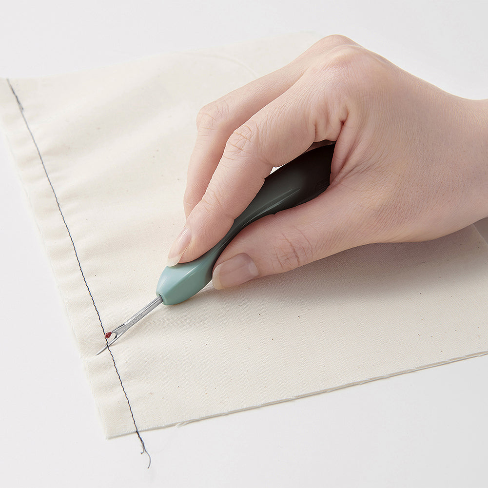 Clover Grip Fit Seam Ripper with Thread Remover