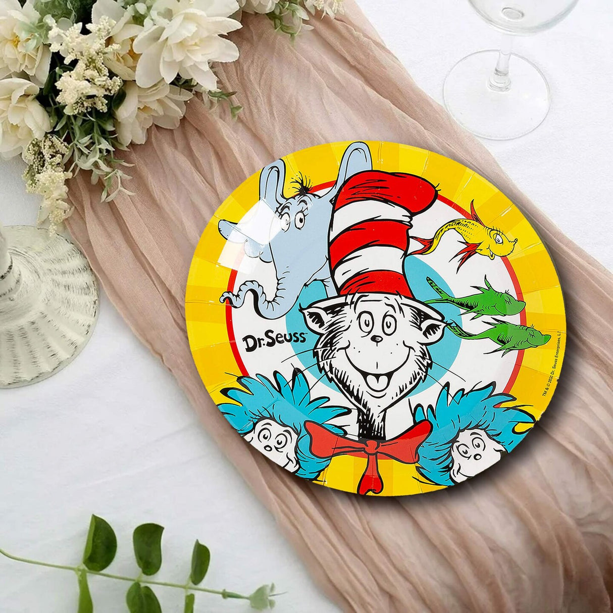 8 Count Dr Seuss Horton and Cat in the Hat Friends Paper Dinner Plates for Kids Parties 9"