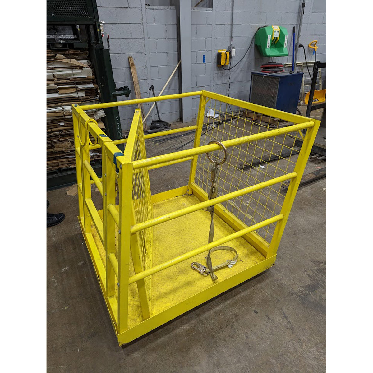 Crown 30SP42TT Electric Order Picker, With Charger, Used Excellent Condition