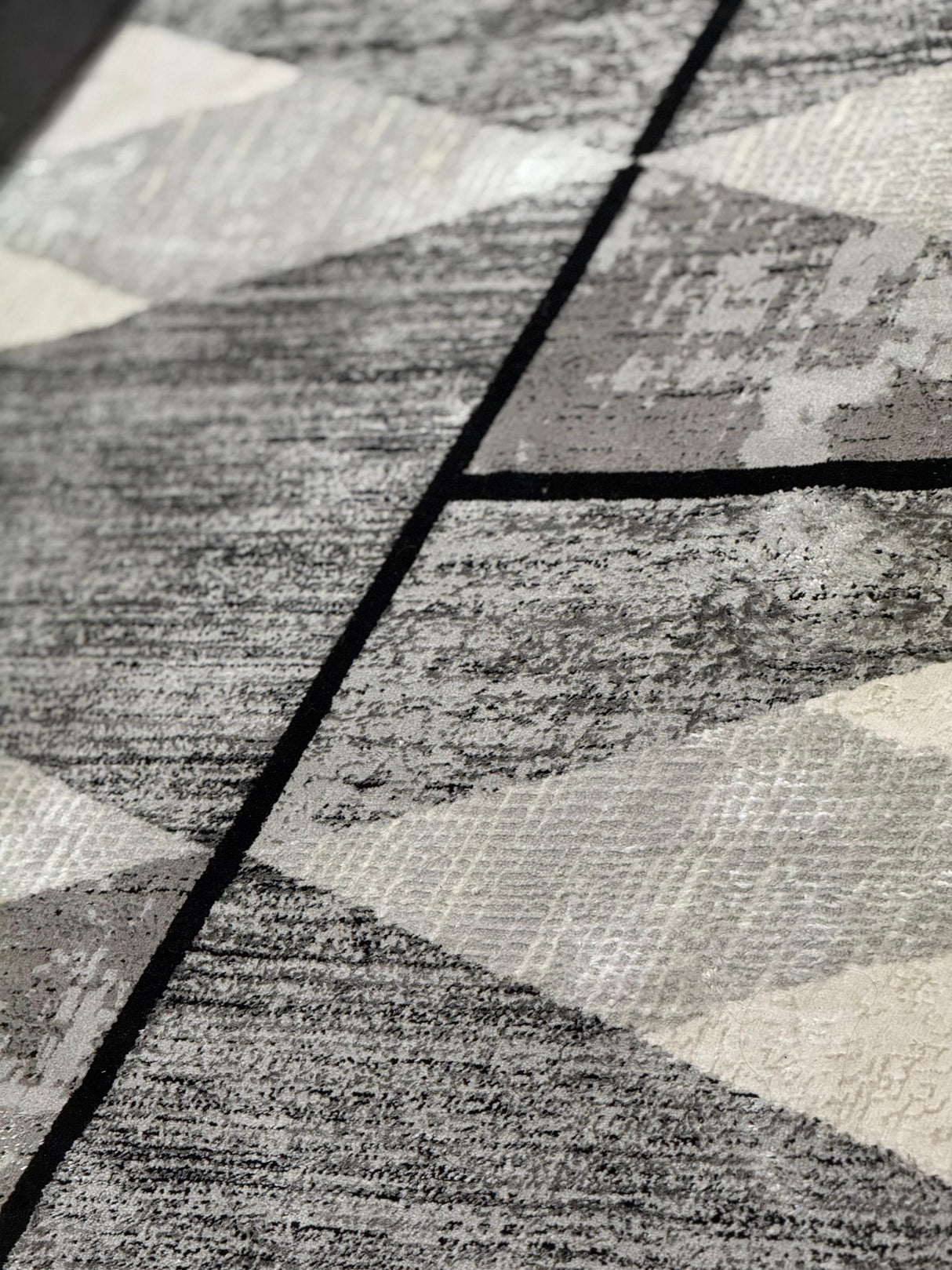 Z327A Polyester Area Rug - Silver-Toned With Charcoal Patterns And Bold Irregular Black Geometric Detailing, Black (5' 3" X 7' 6", 7' 9" X 10' 5")