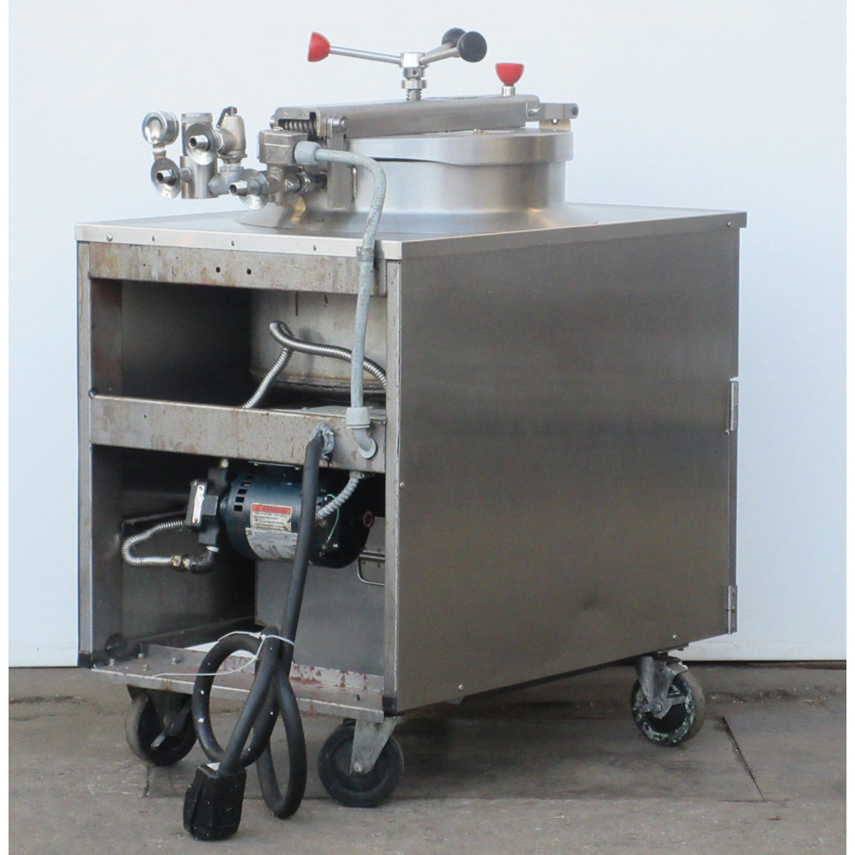BKI FKM-F Electric Pressure Fryer, With Filtration, Used Excellent Condition