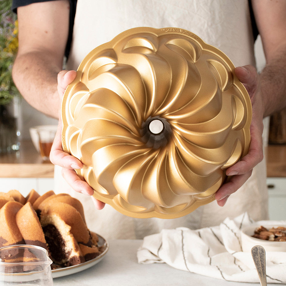 Nordic Ware Pirouette Bundt Pan, 10 Cups