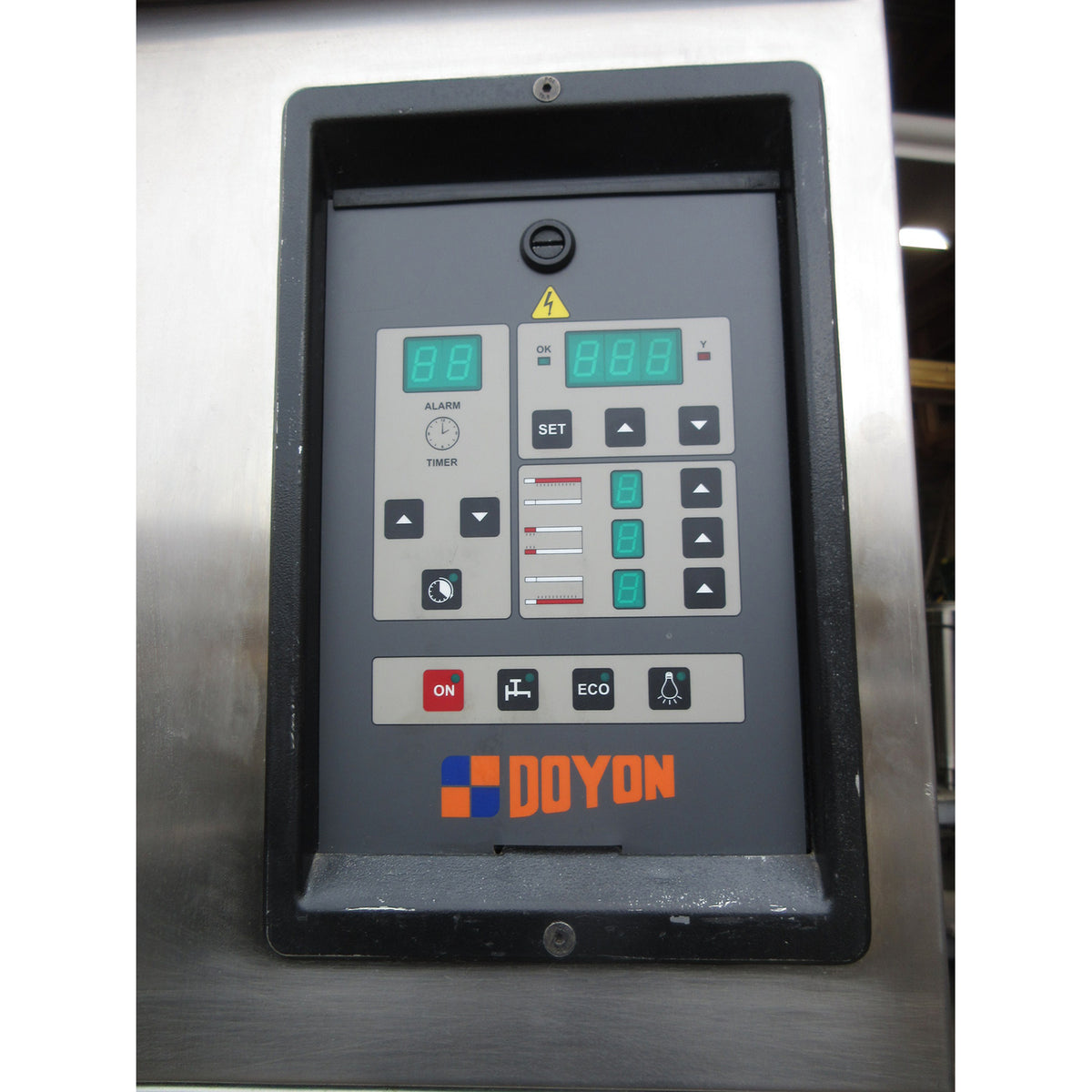 Doyon 2T4 Artisan Stone 4 Deck Electric Oven, Used Excellent Condition
