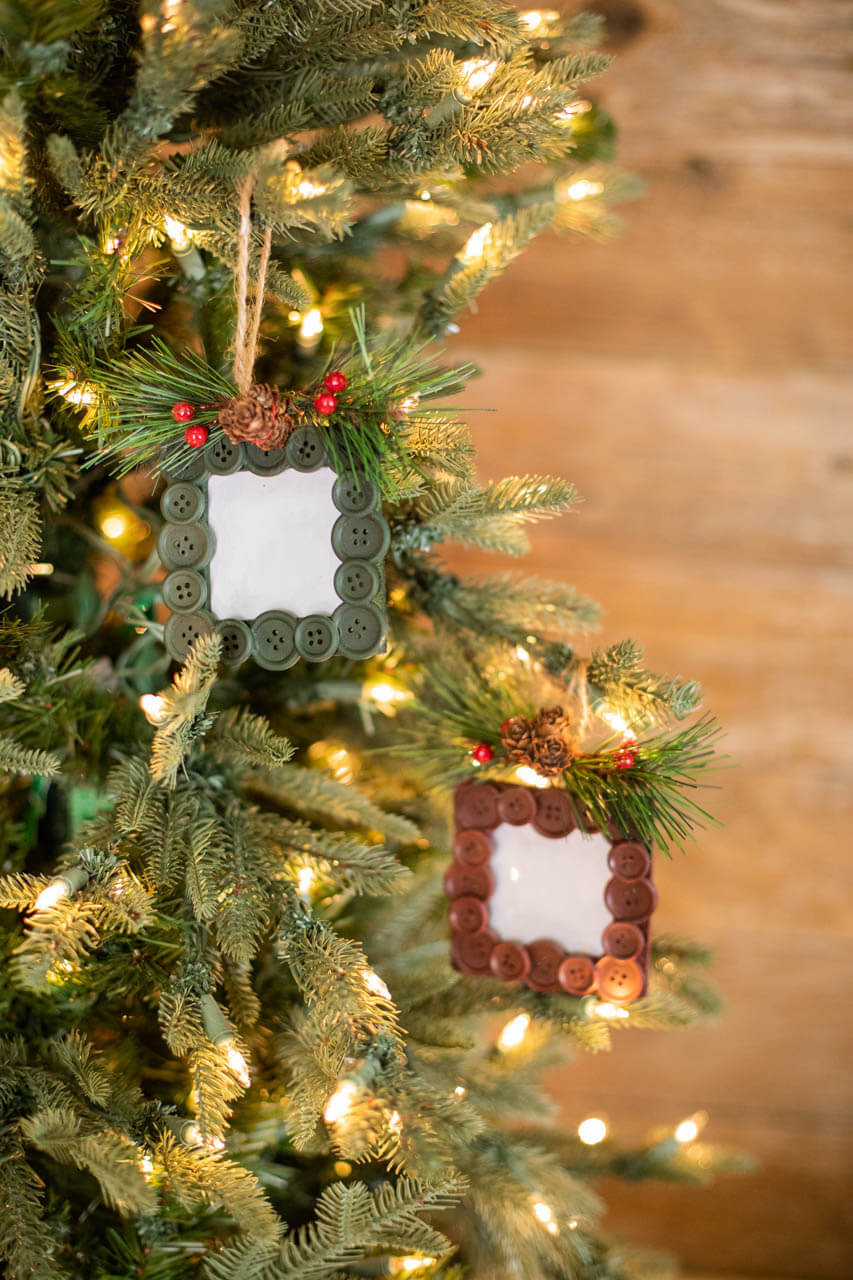 8" x 4” Button Frame with Pinecones