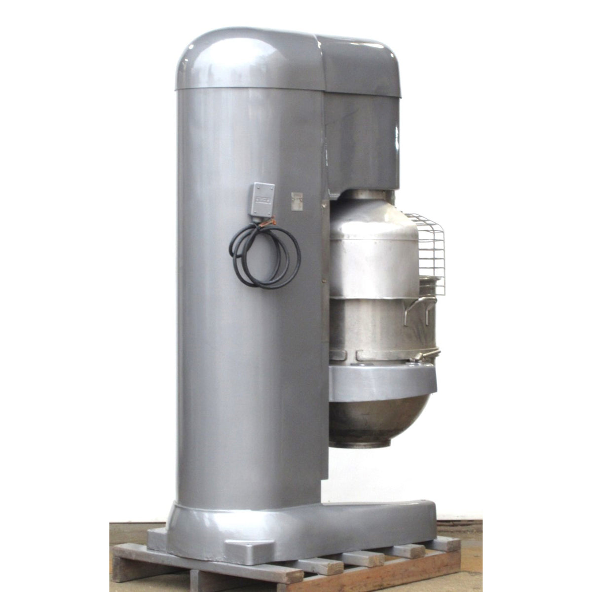 Hobart V1401 140 Qt Mixer, Bowl And 2 Attachments Included, Used Excellent Condition