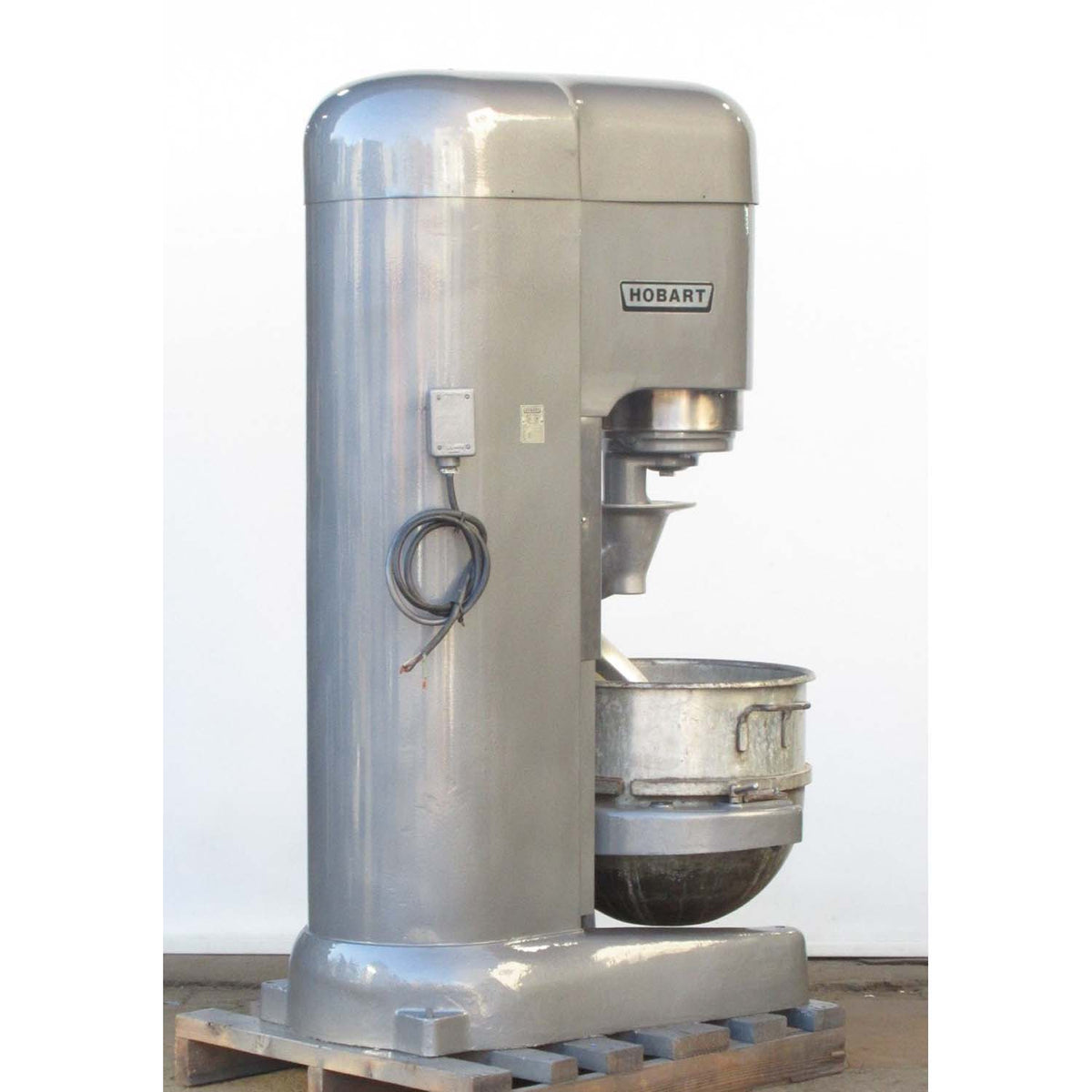 Hobart M802 80 Qt Mixer, Bowl And 2 Attachments Included, Used Excellent Condition