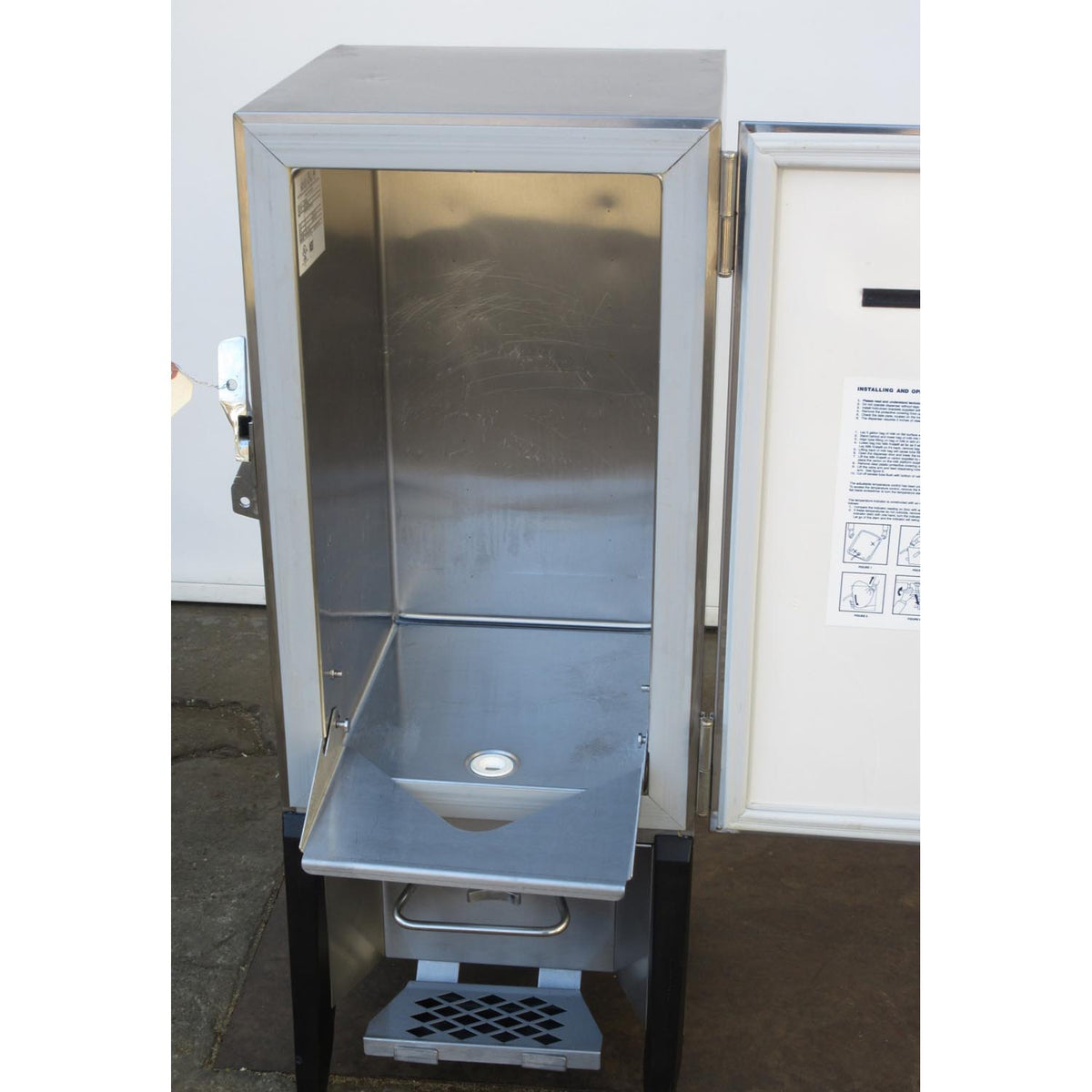 Silver King SK6MAJ Milk Dispenser, Used Excellent Condition