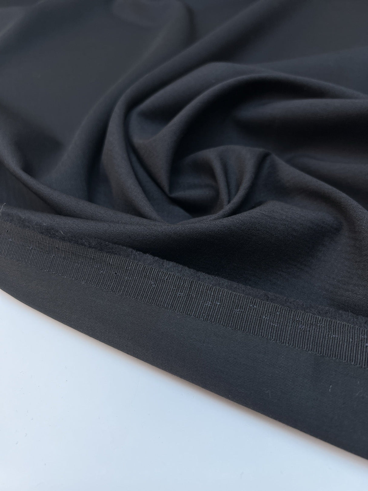Wool Viscose Elastane Suiting Fabric Black Purple