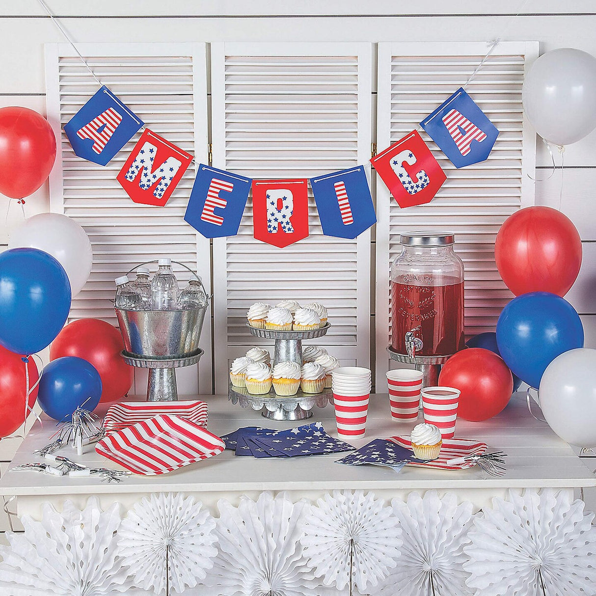 4th of July Patriotic Tableware Kit for 8 Guests 33 Pieces