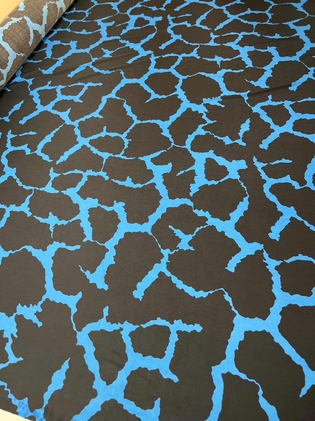 Polyester Elastane Knitted Fabric Printed Blue Black