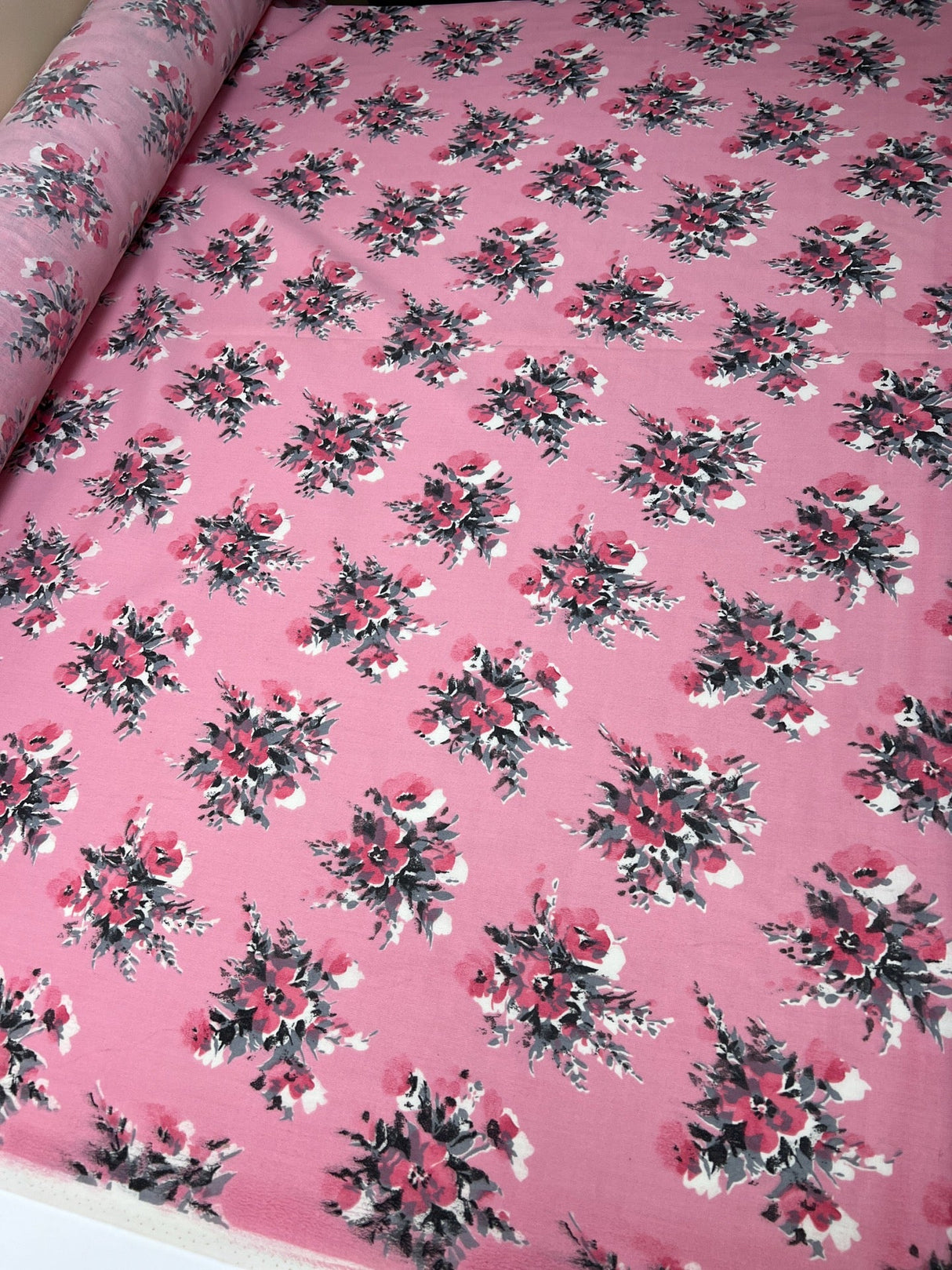 Printed Polyester Fabric Gray Pink Floral