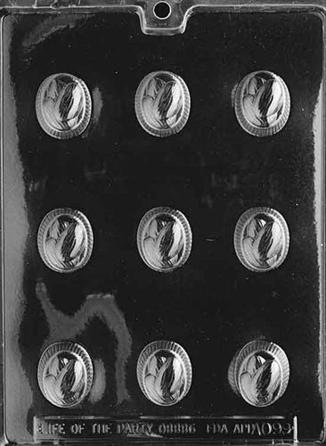 বাদাম চকোলেট ছাঁচে ভরা