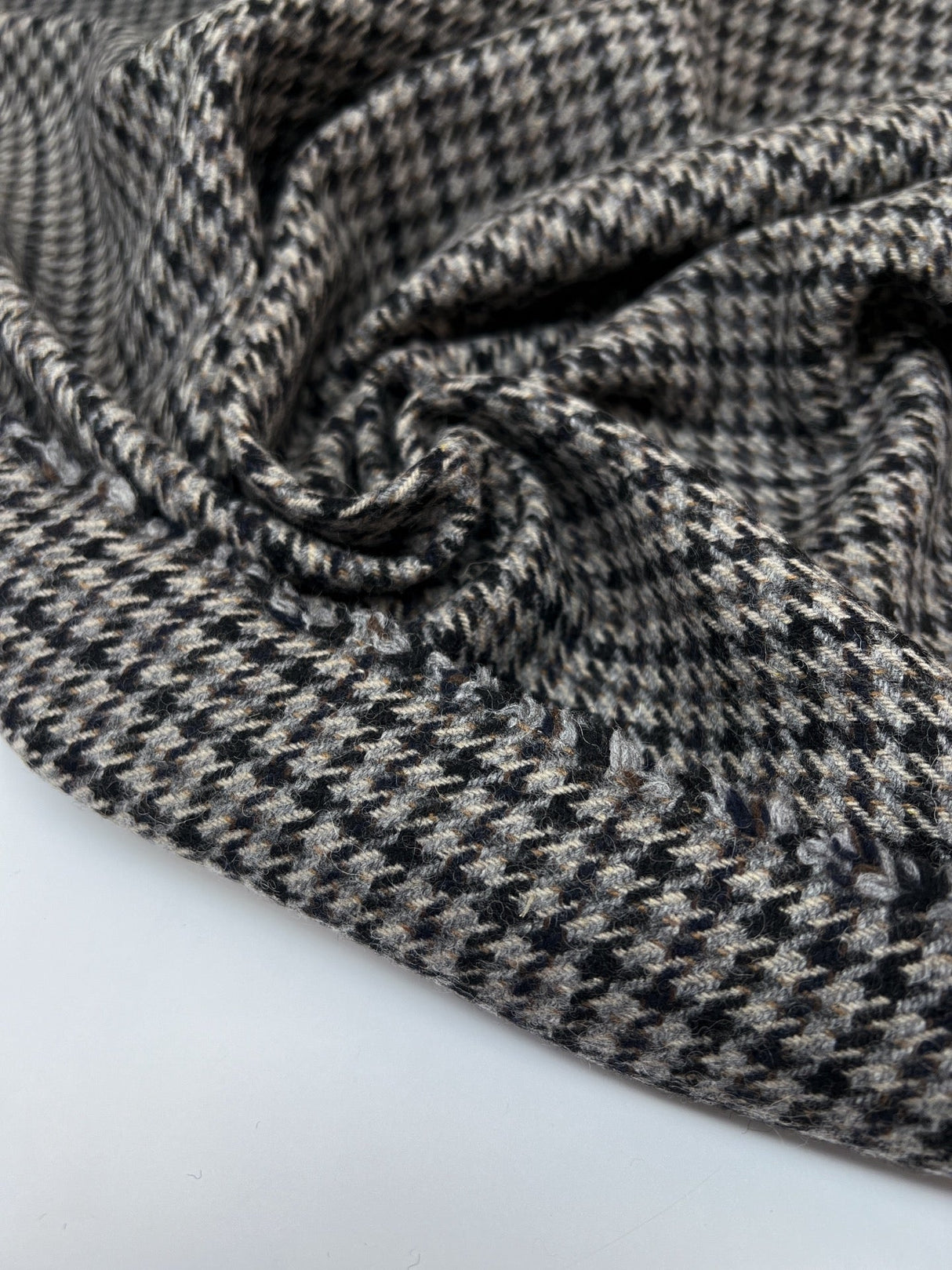 Virgin Wool Houndstooth Tweed Gray-Beige