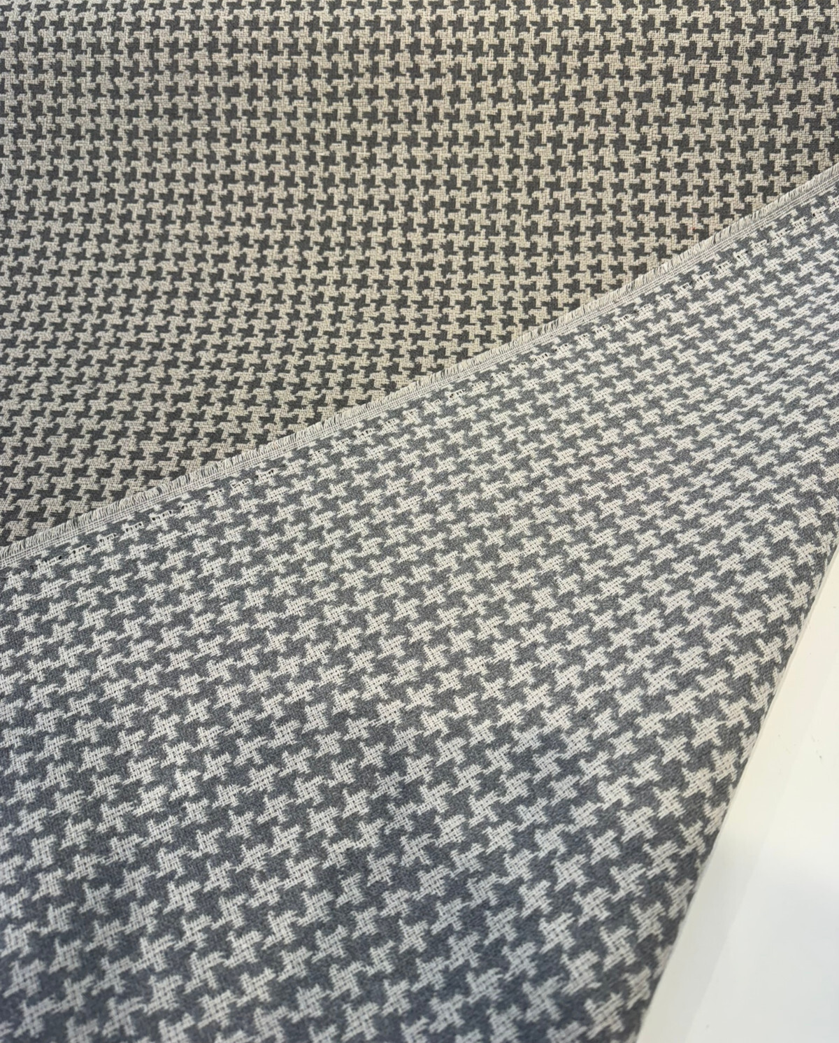 Sunbrella Hound Greystone Acrylic Fabric - Gray And Ivory Houndstooth, 54" Width (1 Yard)