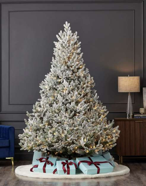 9' Royal Oaks Flocked Tree 880 LED Lights