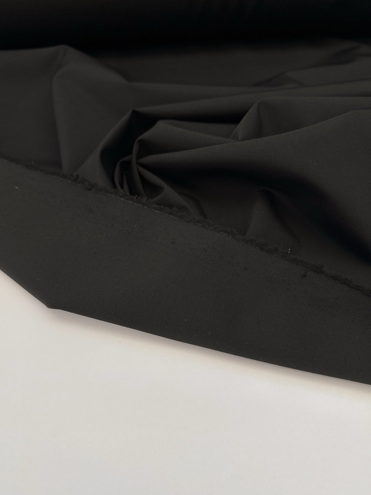 Virgin Wool Suiting Black Super 150s