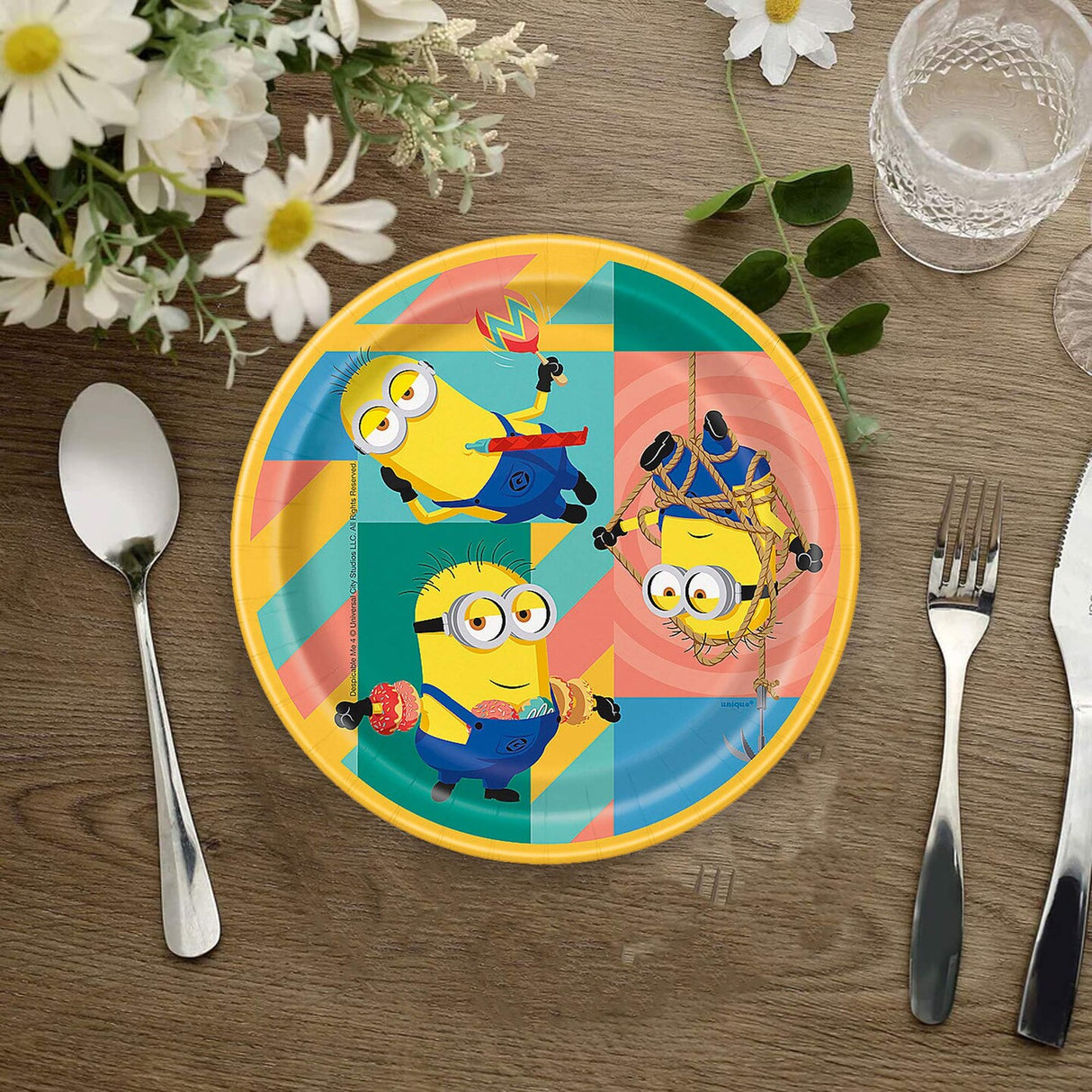 8 Count Despicable Me Minions Paper Dessert Plates 6.75 Inch Disposable Party Tableware for Kids Birthday