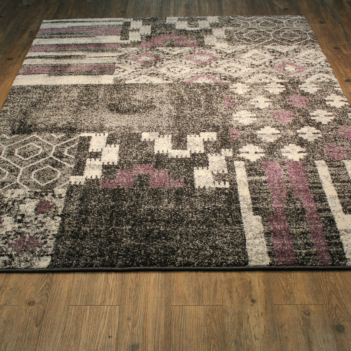 Luxuriously Plush Vintage Inspired Boho Area Rug Carpet - Polypropylene Fabric, Monochromatic Vintage Inspired Boho Style, 1" High Pile (2' X 3')
