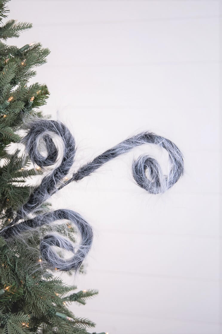 30” Furry Spiral Curly Spray - Black/White