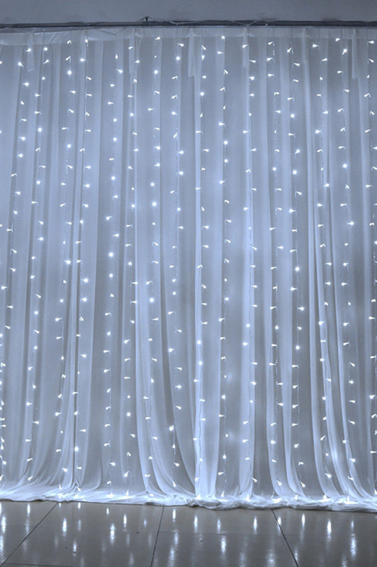 600 LED 24 Strand Twinkling Curtain Light Plug in