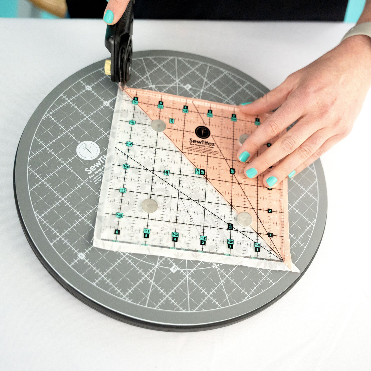 Sew Magnetic Acrylic Fabric - Turquoise And Black, 6.5" X 6.5" Ruler (1 Piece)