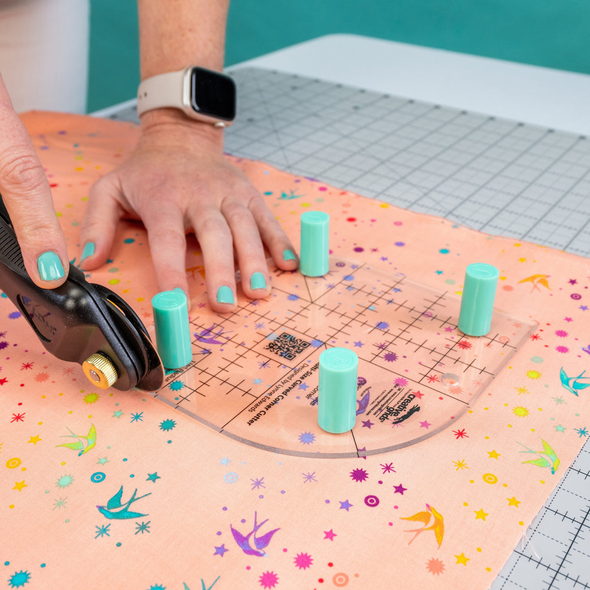 Sew Magnetic Cutting System Expanded Kit - Magnetic Cutting System, 24" X 42" Mat, 8.5" X 24" Ruler, 16 Boosters (1 Kit)
