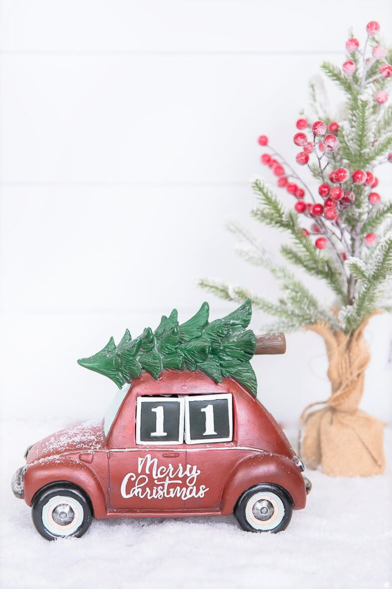 11.5 Inch Resin Countdown Calendar Holiday Truck with Christmas Tree Vintage Style Christmas Decor Tabletop Accent